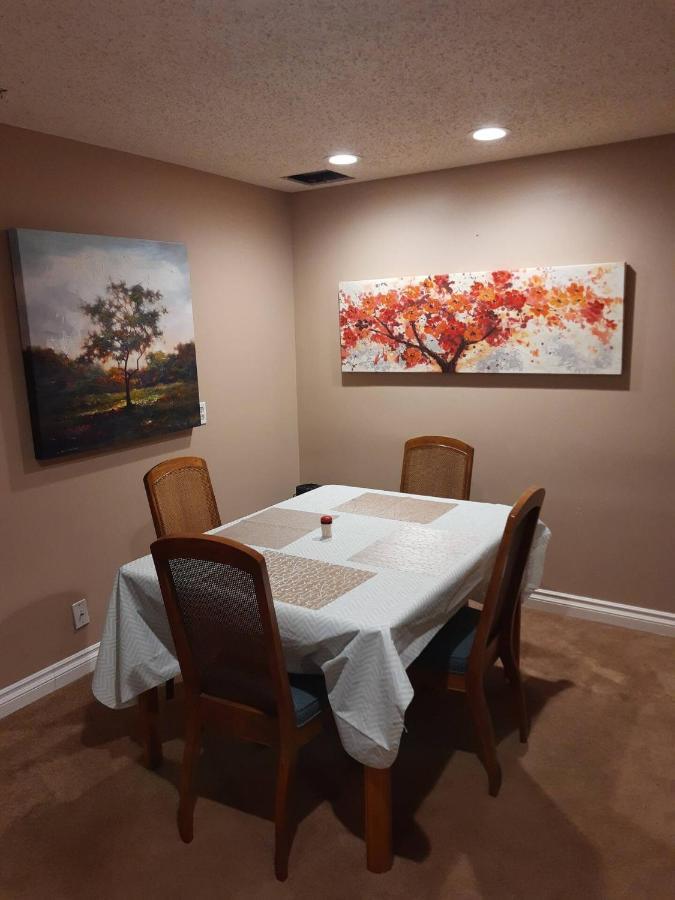 Cozy Home With Comfortable Beds And Fully Equipped Kitchen 15 Mins Drive From Airport, Downtown, Sait And U Of C And 80 Min Drive To Banff YYC Eksteriør billede