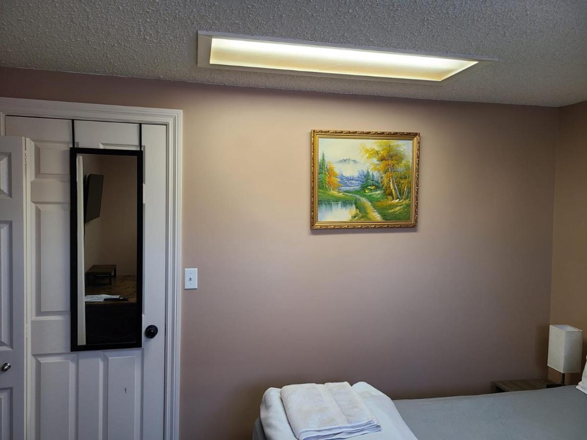 Cozy Home With Comfortable Beds And Fully Equipped Kitchen 15 Mins Drive From Airport, Downtown, Sait And U Of C And 80 Min Drive To Banff YYC Eksteriør billede